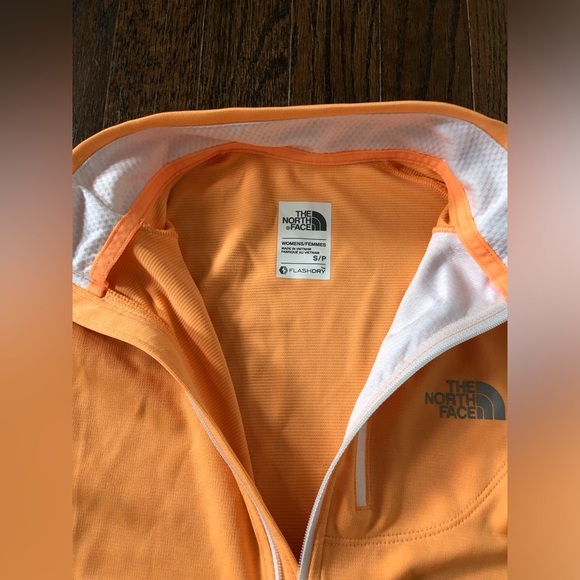 The North Face Women’s S Pale Orange/White FlashDry 1/4 Zip Athletic Jacket - Picture 6 of 12